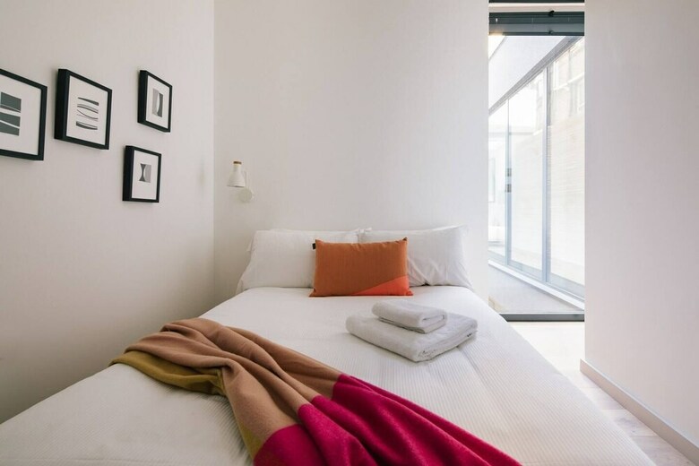Oxford Street Apartments