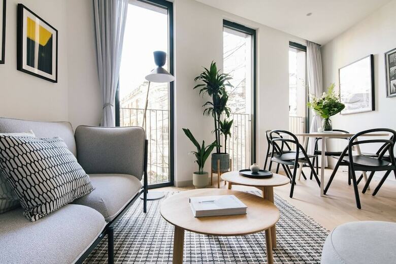 Oxford Street Apartments