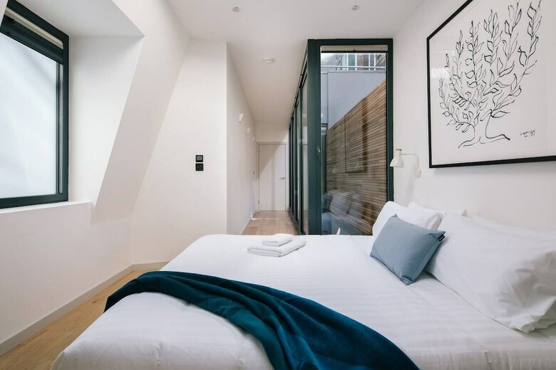 Oxford Street Apartments