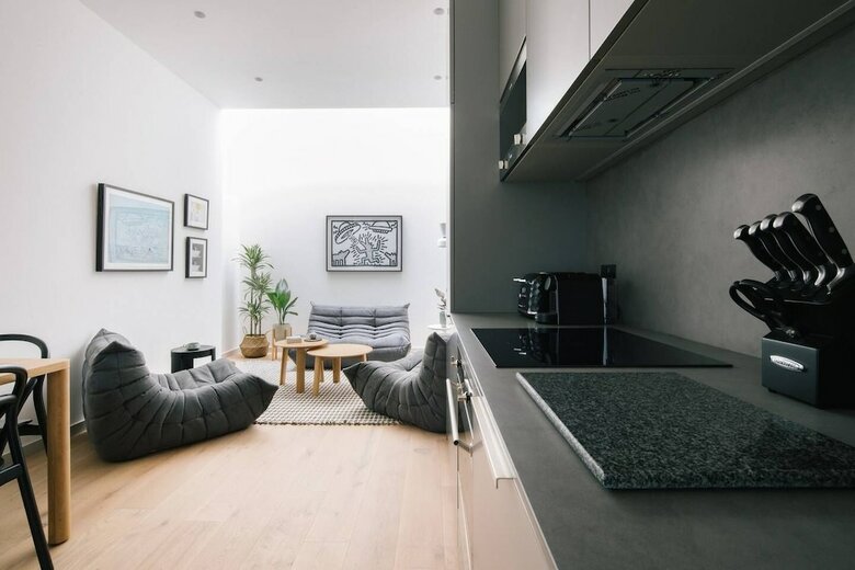 Oxford Street Apartments
