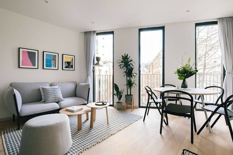 Oxford Street Apartments