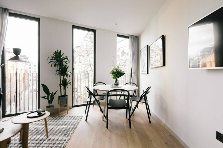 Oxford Street Apartments