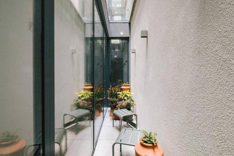 Oxford Street Apartments