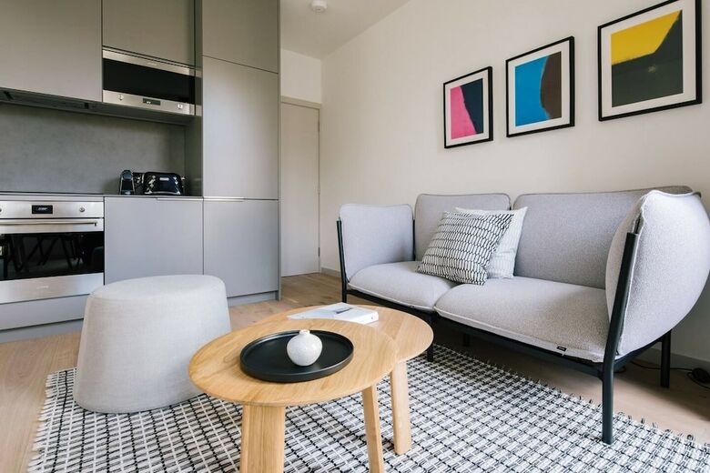 Oxford Street Apartments