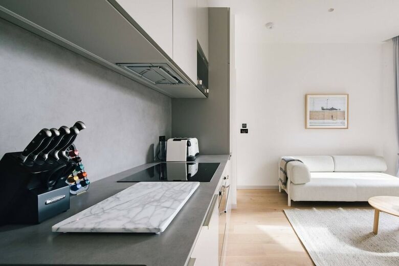 Oxford Street Apartments