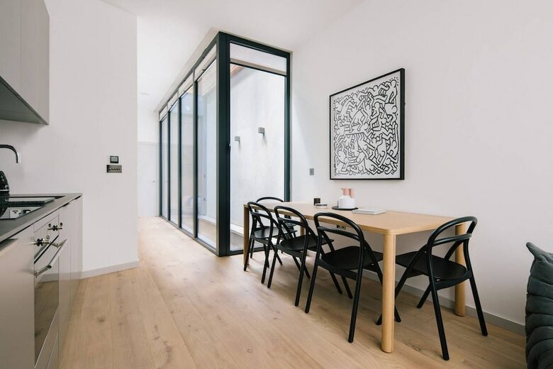 Oxford Street Apartments