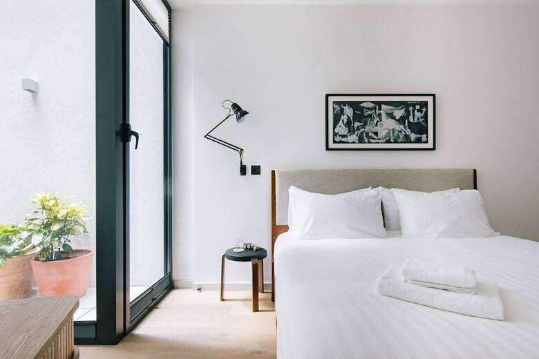 Oxford Street Apartments