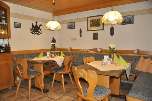 Posada Gasthof Liederhalle