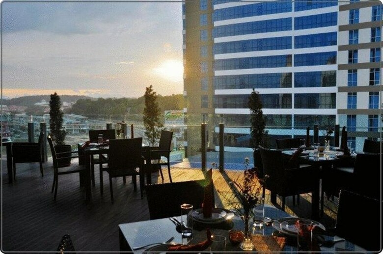Courtyard Hotel @ 1borneo