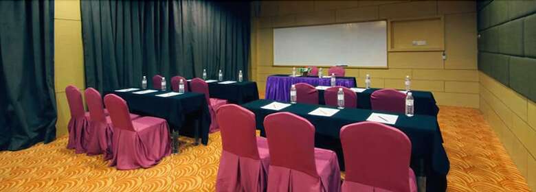 Courtyard Hotel @ 1borneo