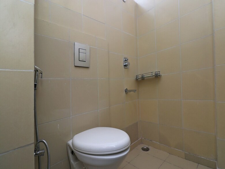 Oyo 49758 Hotel Royal Harbour