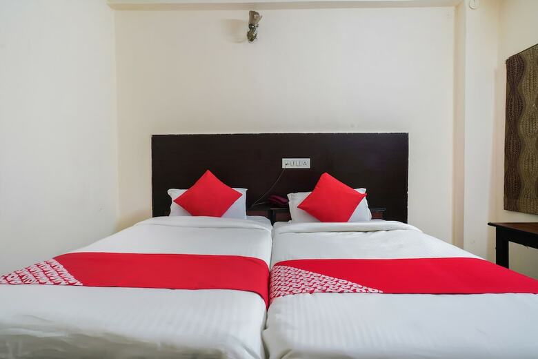 Hotel Oyo 44275 Three Castles Executive