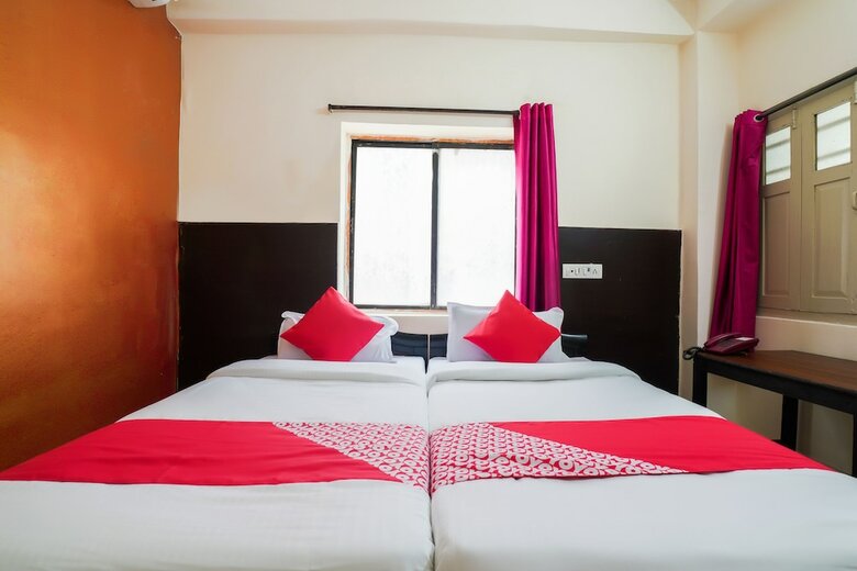 Hotel Oyo 44275 Three Castles Executive