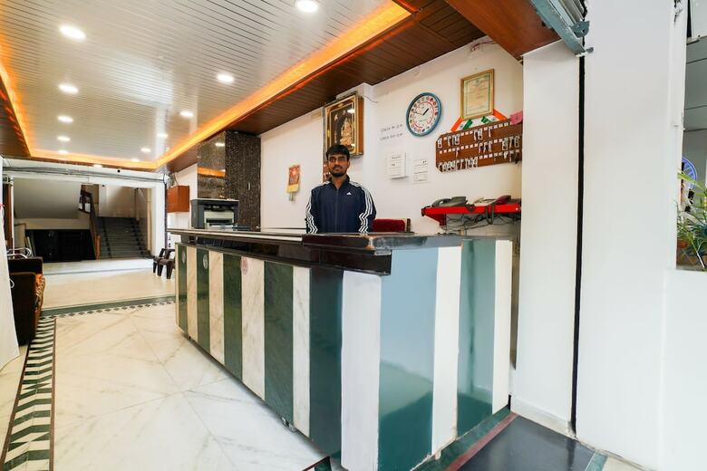 Hotel Oyo 44275 Three Castles Executive