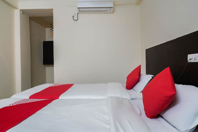 Hotel Oyo 44275 Three Castles Executive