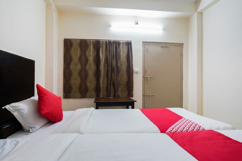 Hotel Oyo 44275 Three Castles Executive