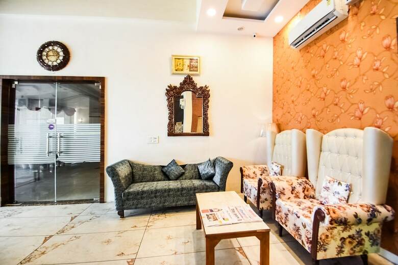 Hotel Oyo 47859 Uttam Residency