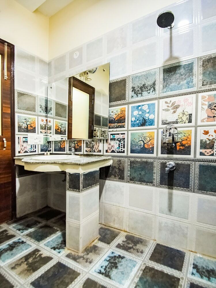 Hotel Oyo 47859 Uttam Residency