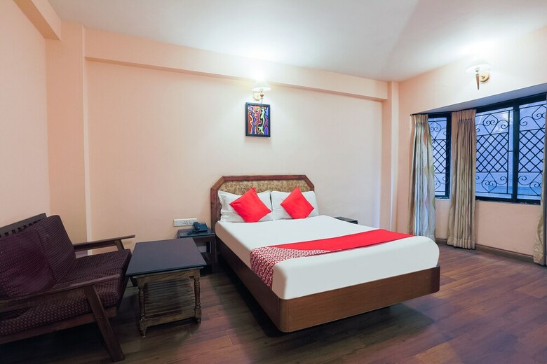 Oyo 48910 Hotel Blue Bird