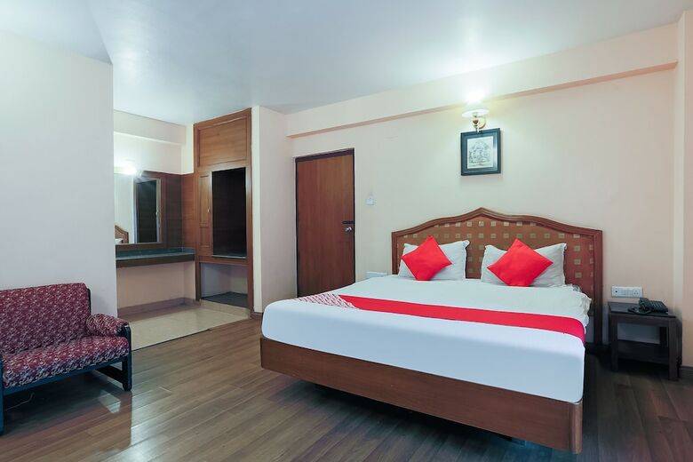 Oyo 48910 Hotel Blue Bird
