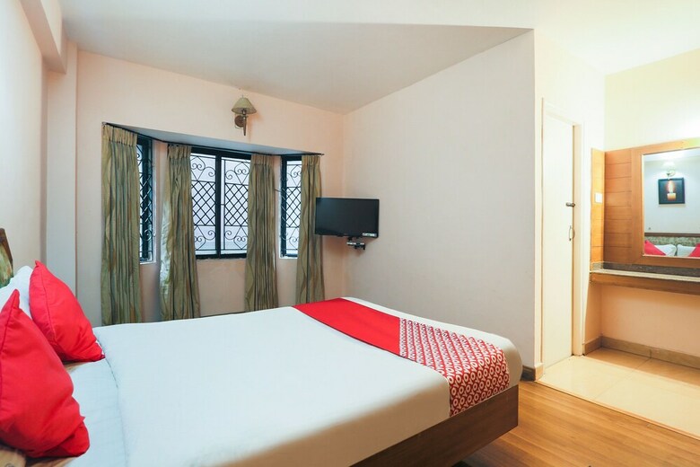Oyo 48910 Hotel Blue Bird