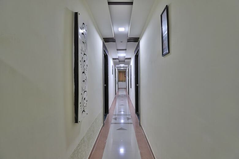 Spot On 41987 Hotel Sai Palace