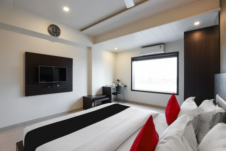 Capital O 49769 Hotel Darshan