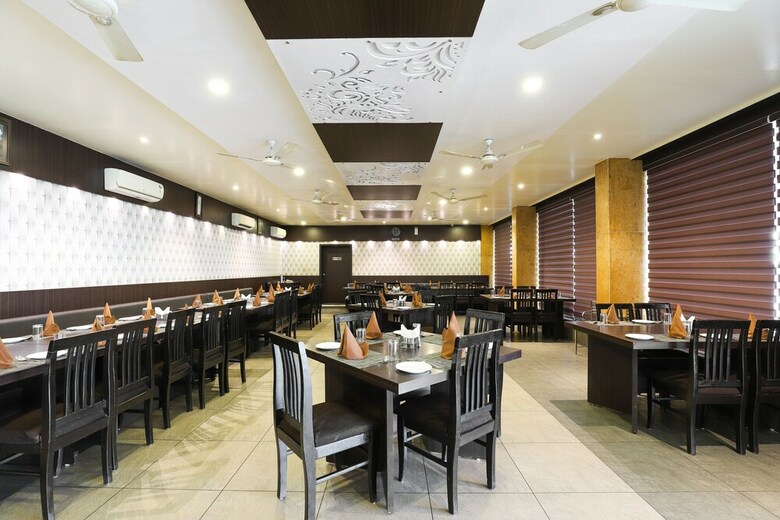 Capital O 49769 Hotel Darshan