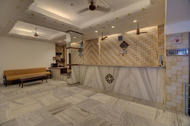 Oyo Flagship 36853 Hotel Rajdoot