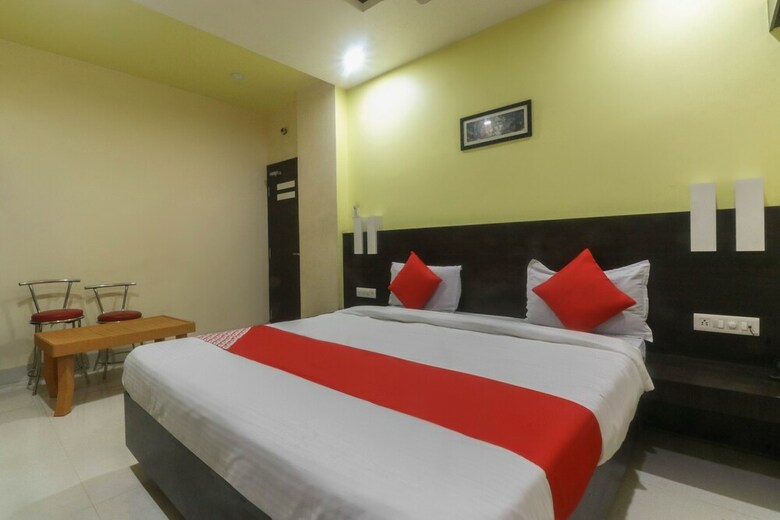 Oyo 49445 Hotel Senapati Residency
