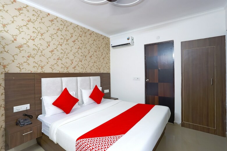 Oyo 60786 Hotel Bluestar