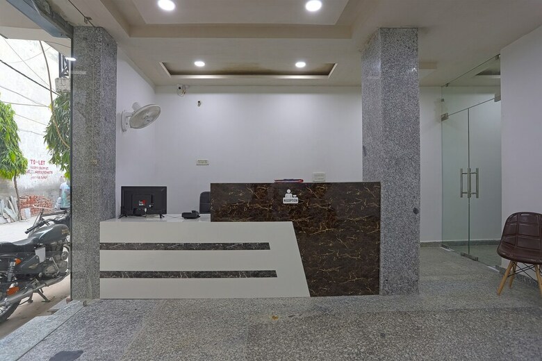 Oyo 60786 Hotel Bluestar