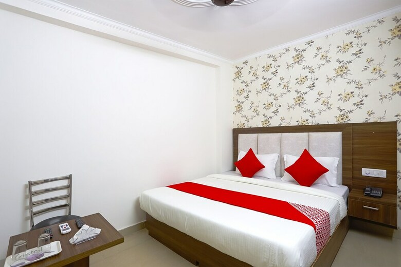 Oyo 60786 Hotel Bluestar