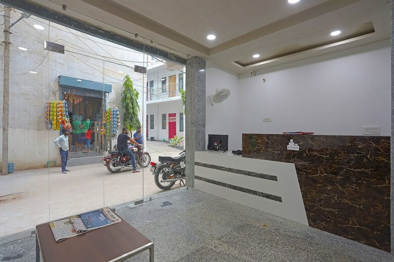 Oyo 60786 Hotel Bluestar