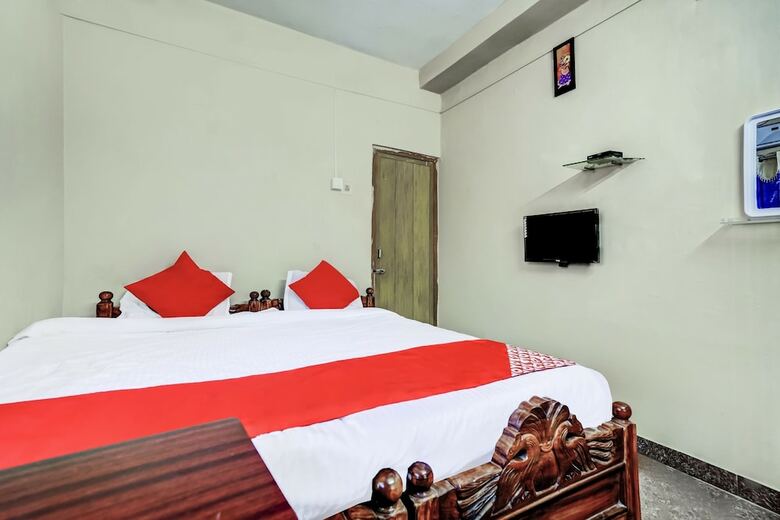 Oyo 60003 Hotel Santosh