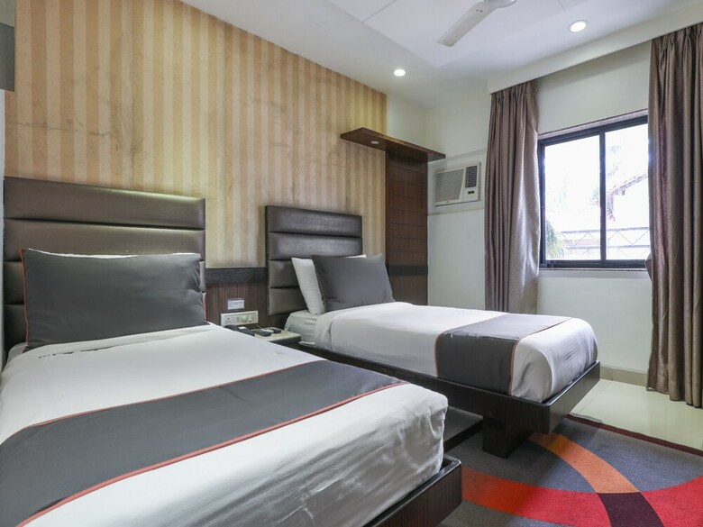 Collection O 49753 Hotel Supreme