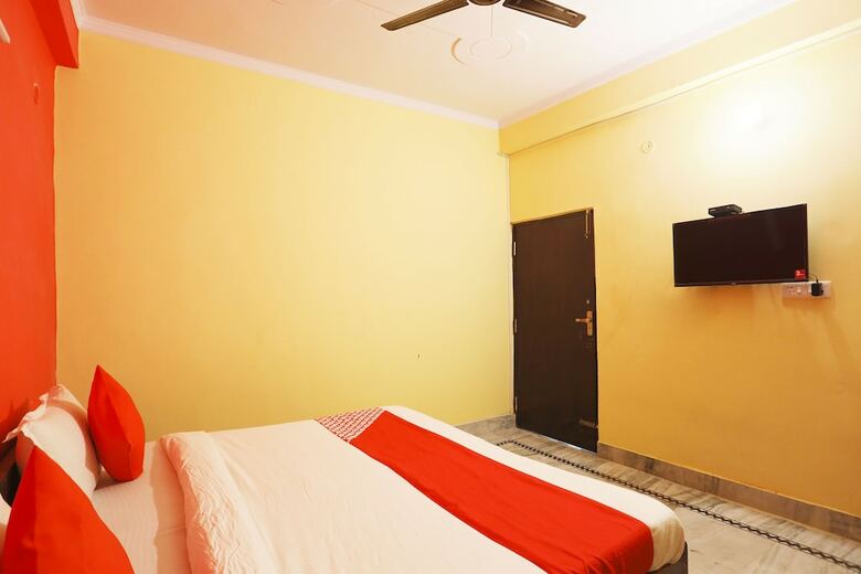 Hotel Oyo 42405 Noida Relax