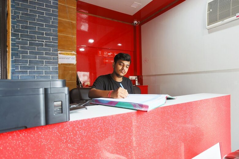 Hotel Oyo 42405 Noida Relax
