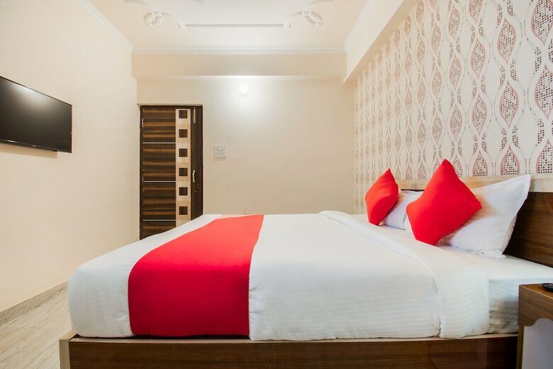 Oyo 47006 Hotel Magadh Palace