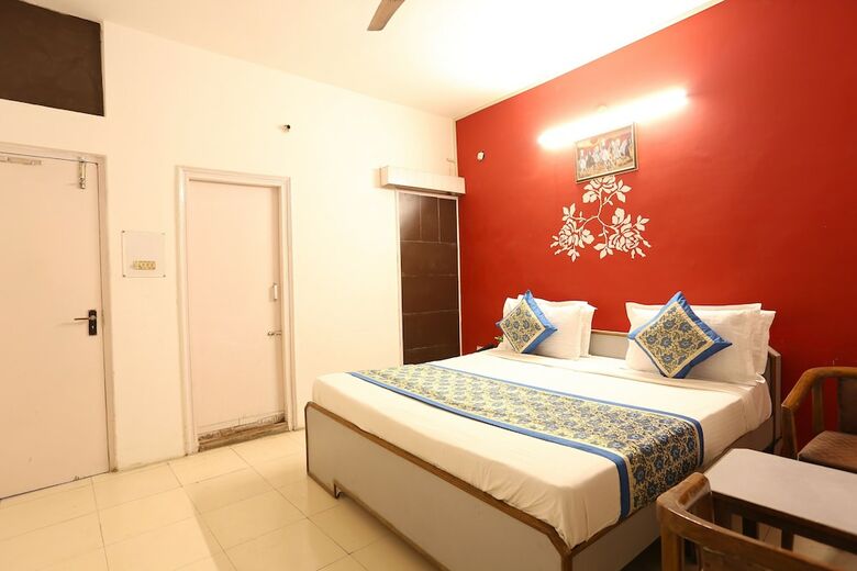 Spot On 35573 Hotel Classic
