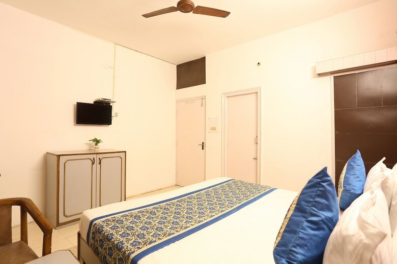Spot On 35573 Hotel Classic
