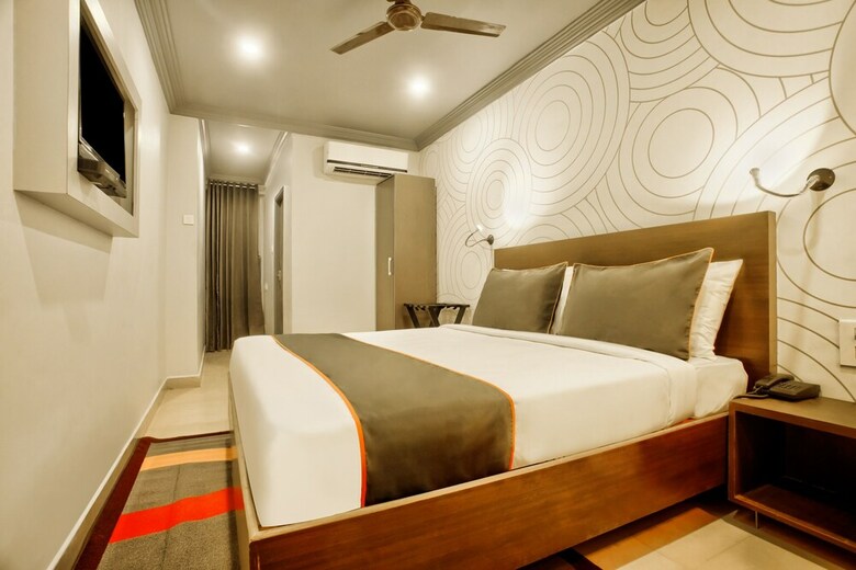 Collection O 30111 Hotel Everest