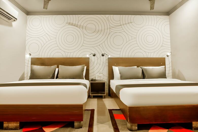 Collection O 30111 Hotel Everest