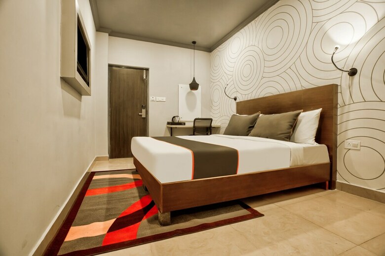 Collection O 30111 Hotel Everest