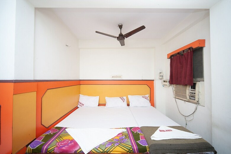 Spot On 38565 Hotel Surya