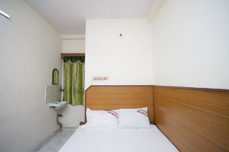 Spot On 38565 Hotel Surya