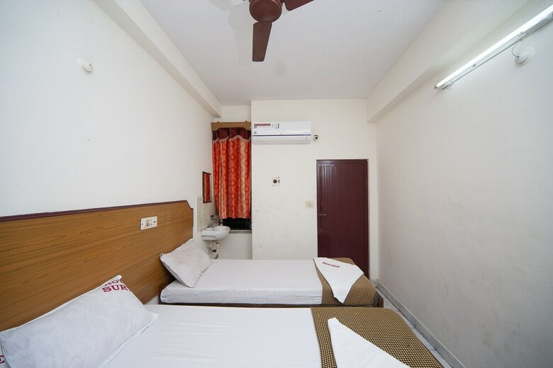 Spot On 38565 Hotel Surya