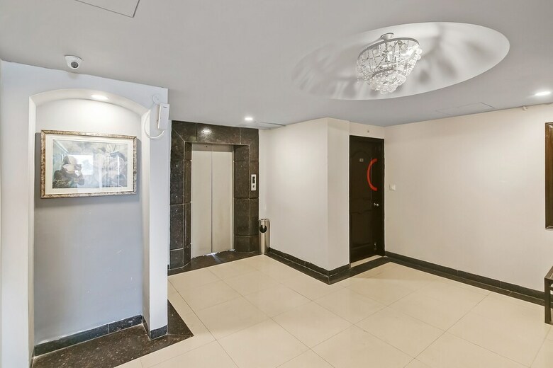 Collection O 40421 Hotel Queens Tower
