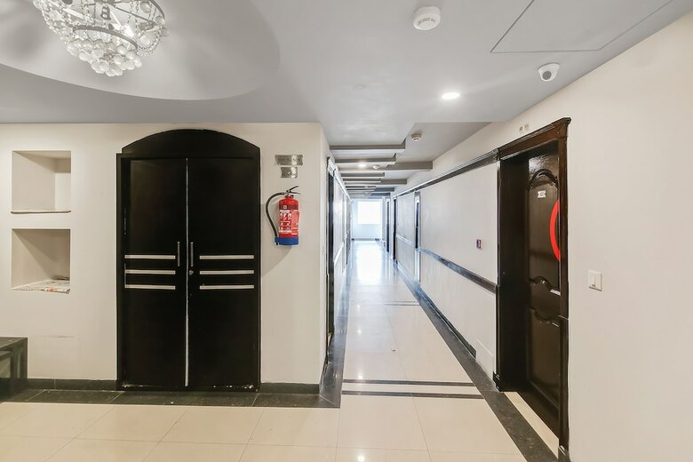 Collection O 40421 Hotel Queens Tower