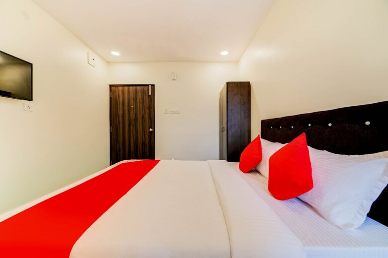 Oyo 27844 Seven A Luxury Hotel